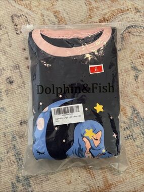 Long sleeve pjs - Size 6